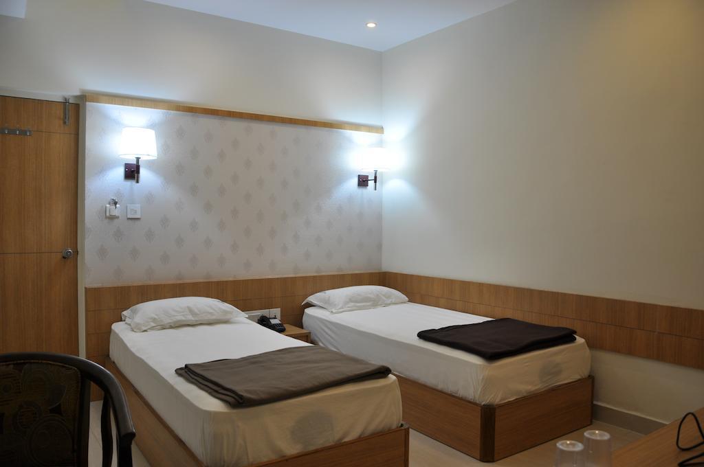 Hotel Athidi Grand Visakhapatnam Room photo