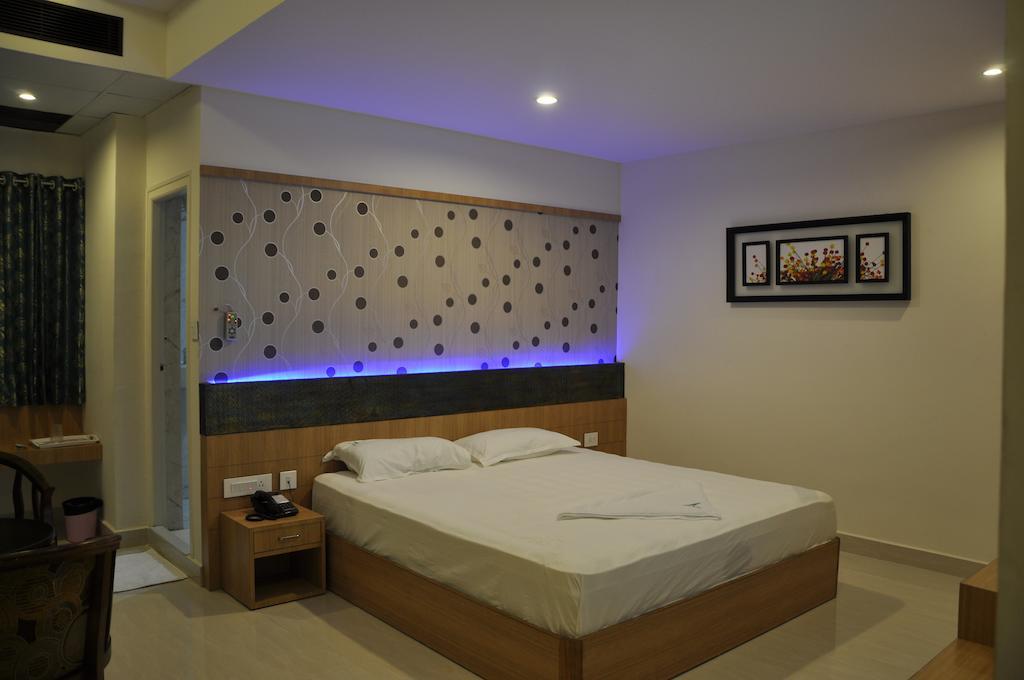 Hotel Athidi Grand Visakhapatnam Room photo