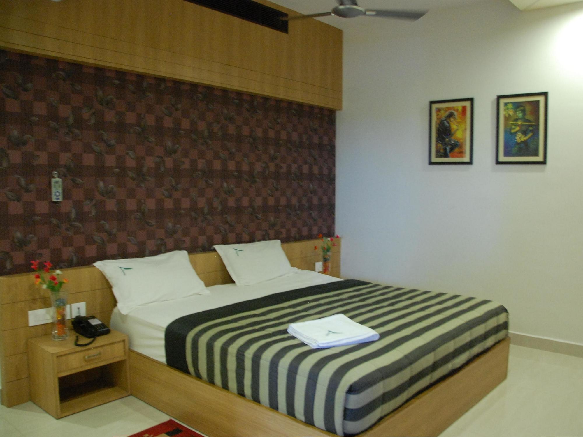 Hotel Athidi Grand Visakhapatnam Exterior photo